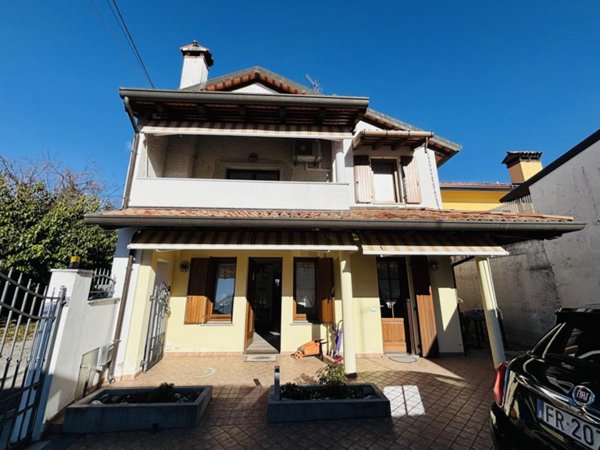 casa indipendente in vendita a Pavia di Udine in zona Lumignacco