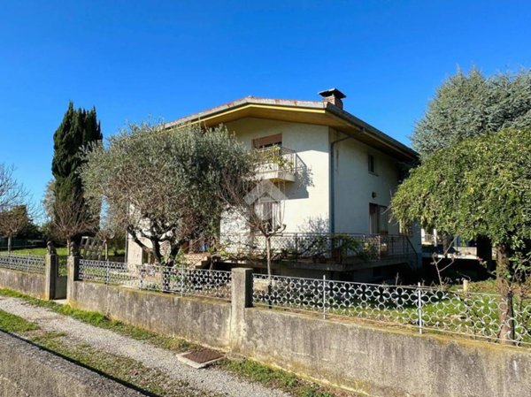 casa indipendente in vendita a Pavia di Udine in zona Lauzacco