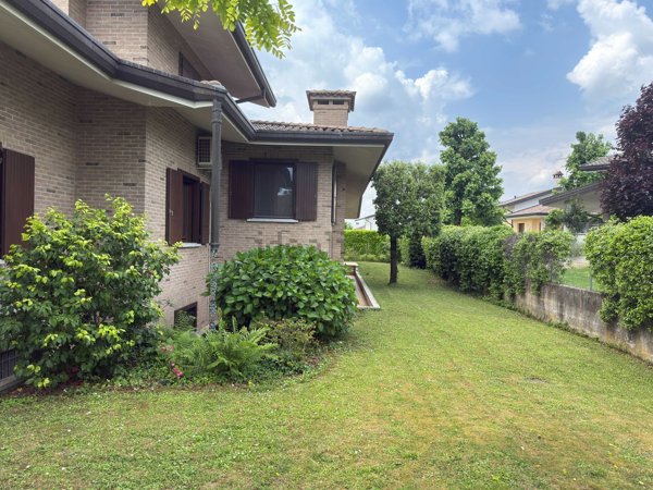 casa indipendente in vendita a Pavia di Udine