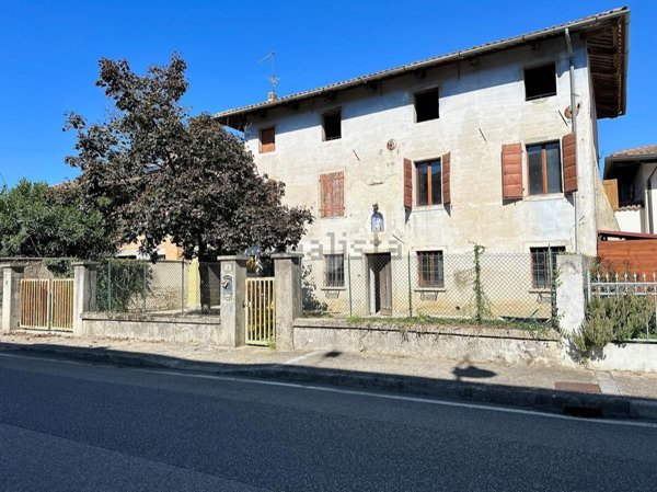 casa indipendente in vendita a Pavia di Udine in zona Persereano