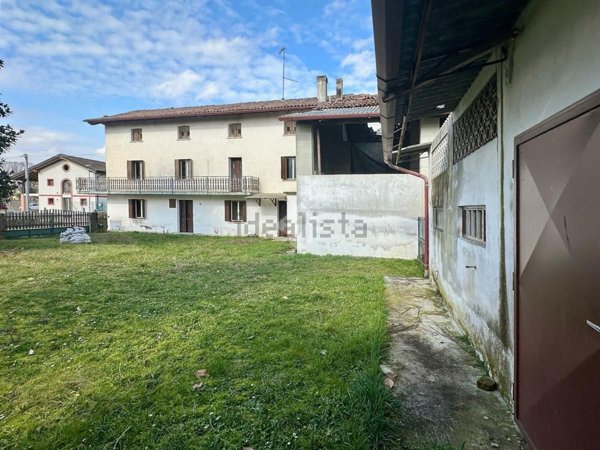esavano in vendita a Pavia di Udine in zona Lauzacco