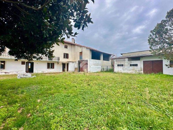 casa indipendente in vendita a Pavia di Udine in zona Lauzacco