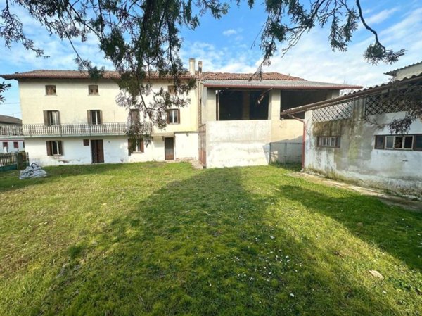 casa indipendente in vendita a Pavia di Udine in zona Lauzacco