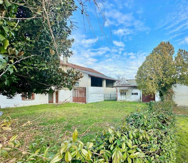 casa indipendente in vendita a Pavia di Udine in zona Lauzacco