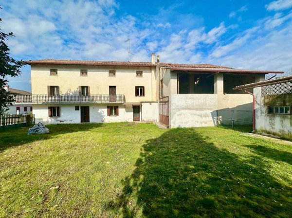 casa indipendente in vendita a Pavia di Udine in zona Lauzacco
