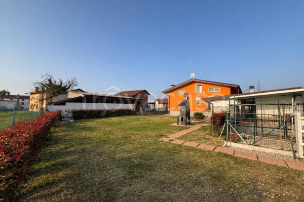 casa indipendente in vendita a Pavia di Udine in zona Percoto