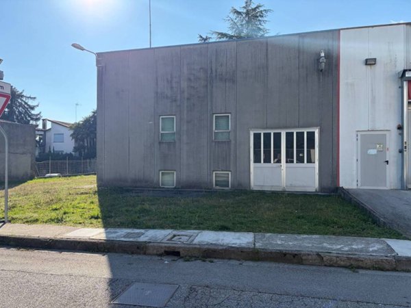 ufficio in vendita a Pavia di Udine in zona Percoto