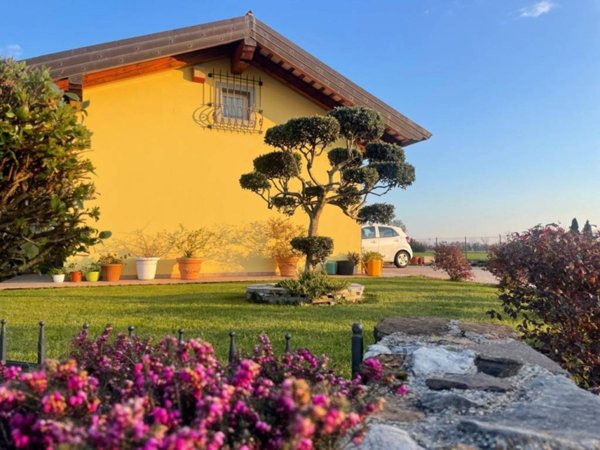 casa indipendente in vendita a Pavia di Udine in zona Lumignacco