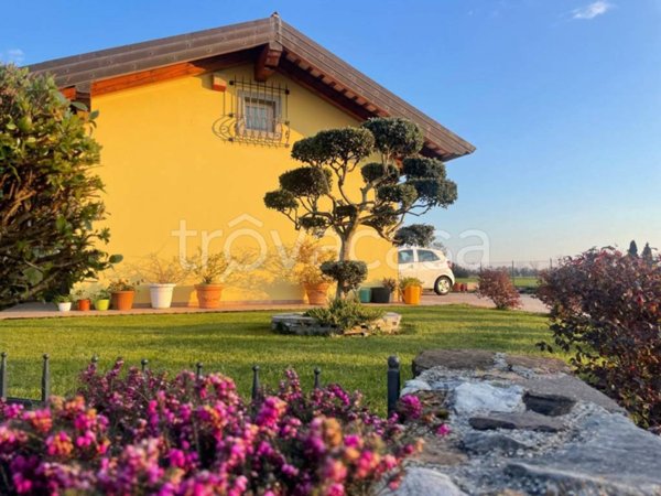casa indipendente in vendita a Pavia di Udine in zona Lumignacco