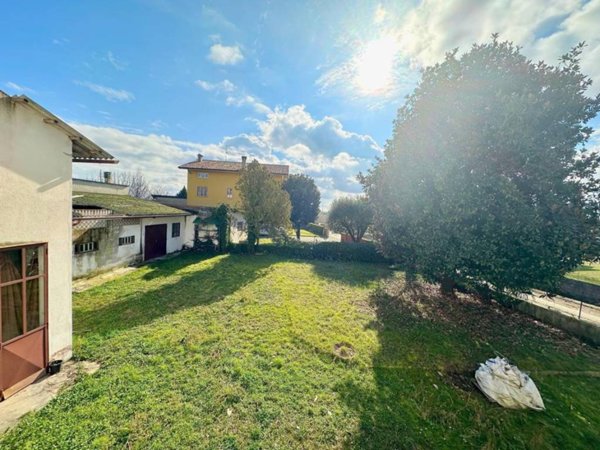 casa indipendente in vendita a Pavia di Udine in zona Lauzacco