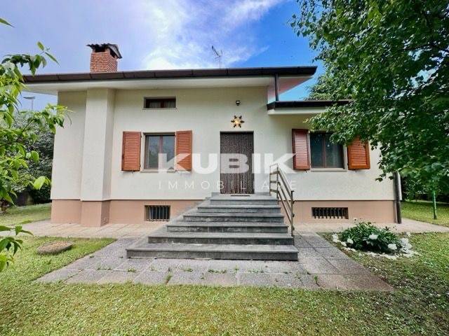 casa indipendente in vendita a Pavia di Udine in zona Lumignacco