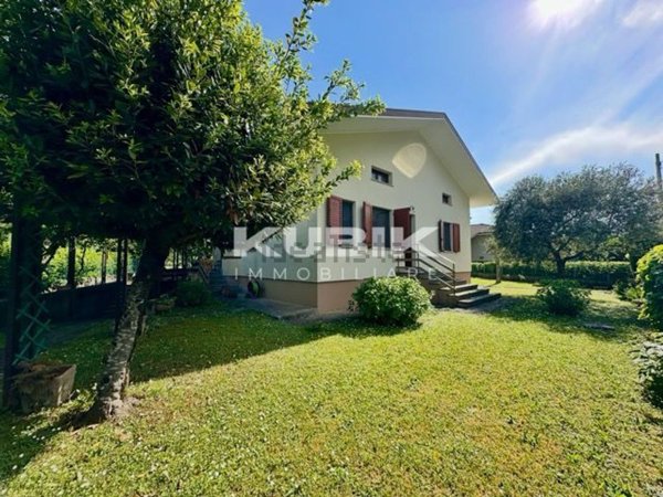 casa indipendente in vendita a Pavia di Udine in zona Lumignacco