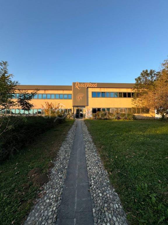 capannone in vendita a Pavia di Udine in zona Cortello