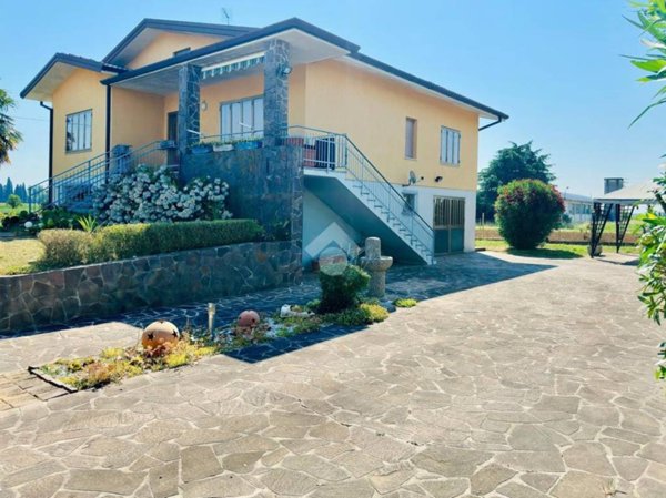 casa indipendente in vendita a Pavia di Udine in zona Lauzacco