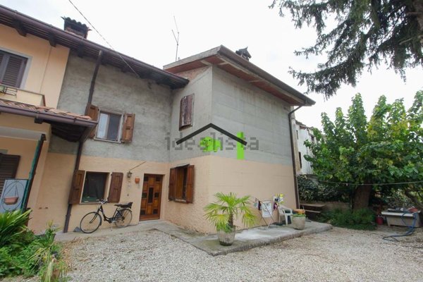 casa indipendente in vendita a Pavia di Udine in zona Chiasottis