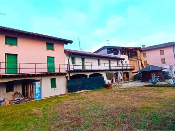 intera palazzina in vendita a Pocenia in zona Torsa