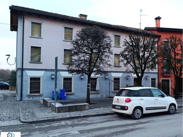 intera palazzina in vendita a Pocenia in zona Torsa