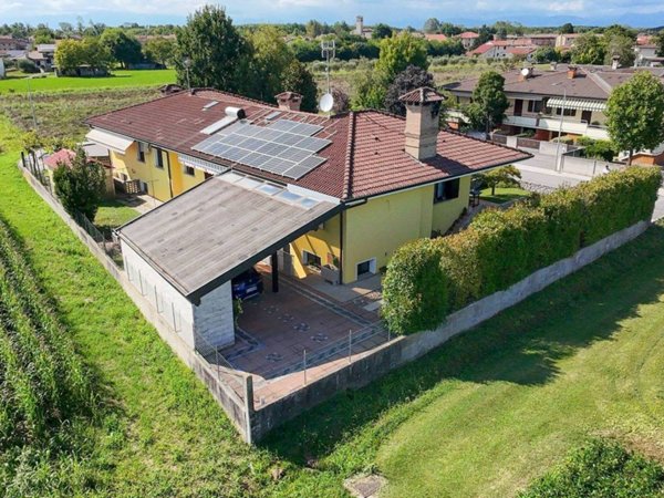 casa indipendente in vendita a Pocenia in zona Torsa