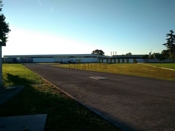 locale di sgombero in vendita a Pocenia