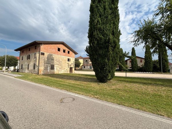 appartamento in vendita a Pocenia in zona Paradiso