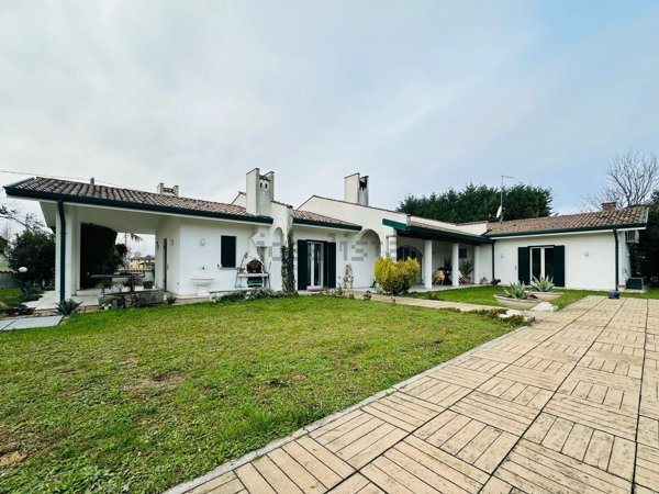 casa indipendente in vendita a Pocenia