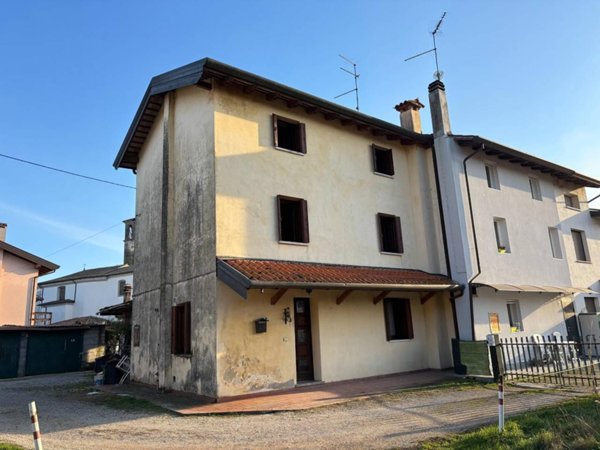 casa indipendente in vendita a Pocenia in zona Torsa