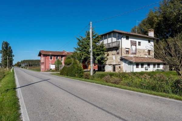 negozio in vendita a Pocenia in zona Paradiso