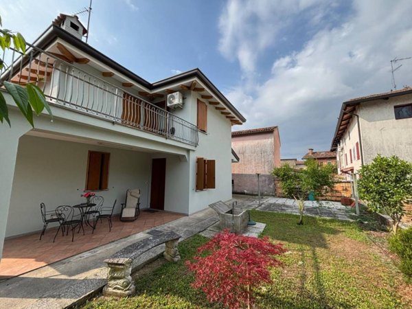 casa indipendente in vendita a Pocenia in zona Torsa