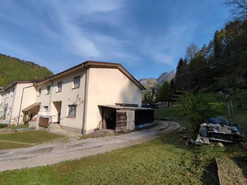 casa indipendente in vendita a Pontebba