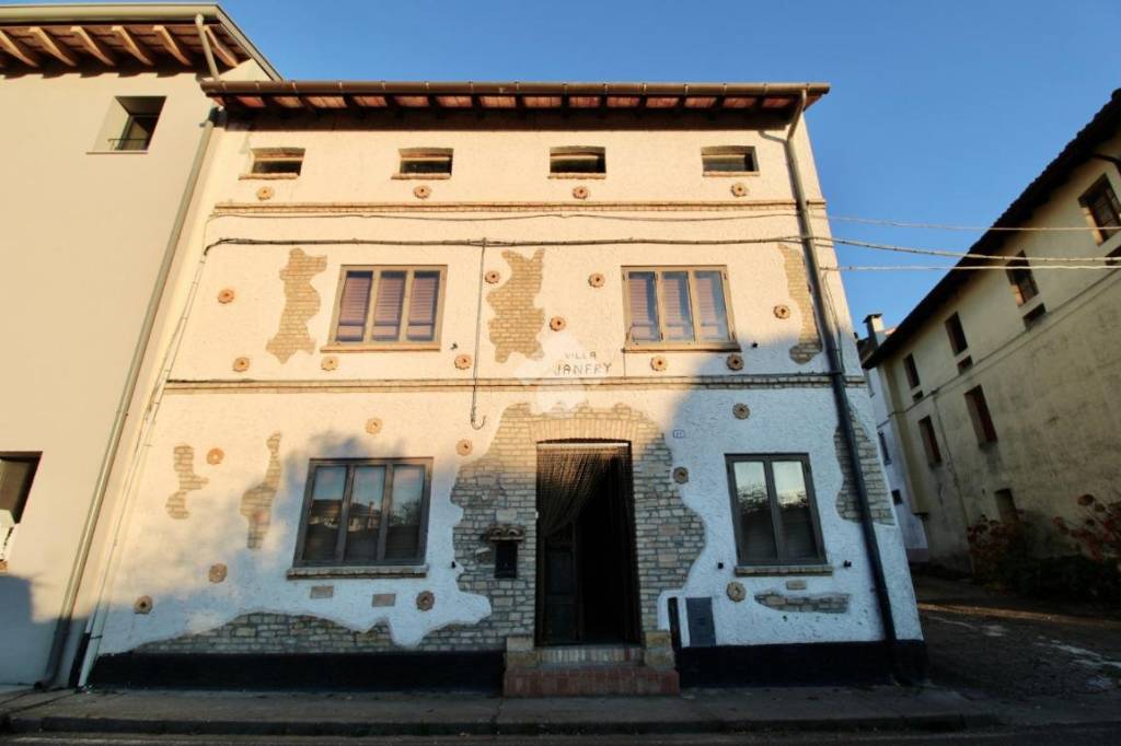 quadrivano in vendita a Porpetto