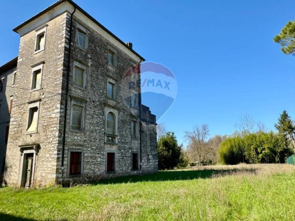 intera palazzina in vendita a Porpetto in zona Castello
