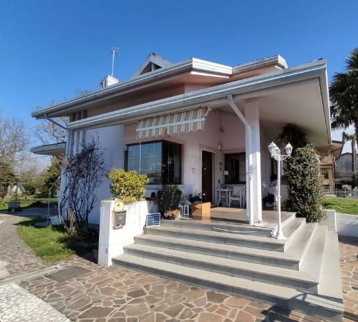 casa indipendente in vendita a Porpetto