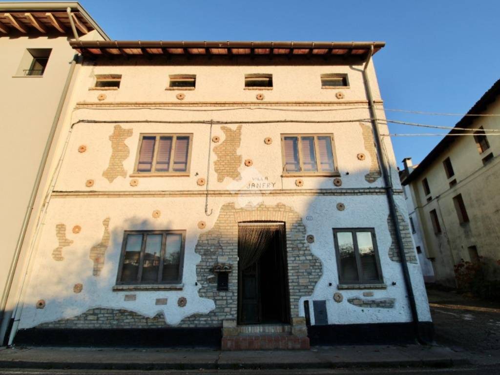 quadrivano in vendita a Porpetto