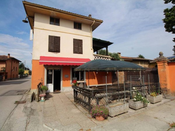 intera palazzina in vendita a Porpetto in zona Castello