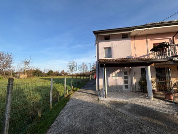 casa indipendente in vendita a Porpetto