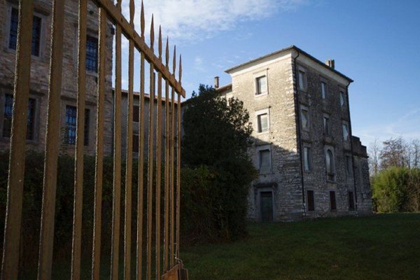 esavano in vendita a Porpetto in zona Castello