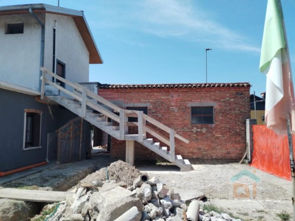 casa indipendente in vendita a Porpetto in zona Castello