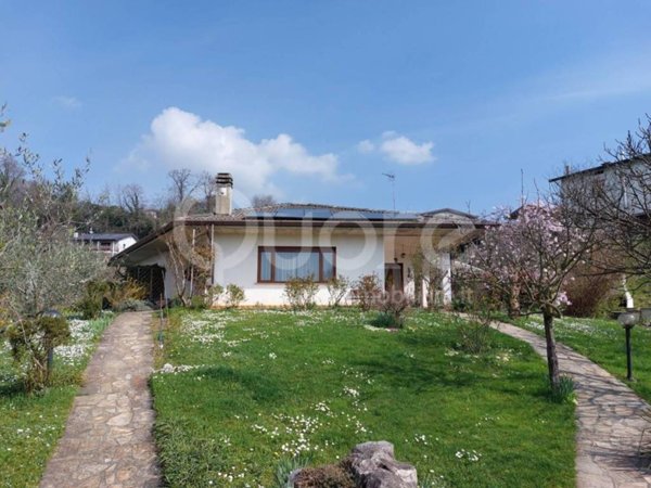 casa indipendente in vendita a Povoletto in zona Savorgnano