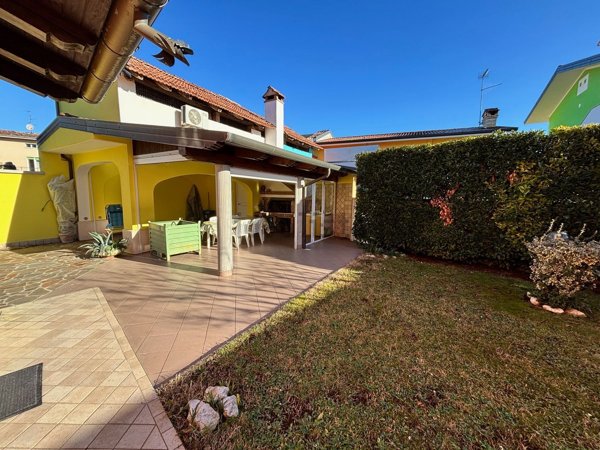 appartamento in vendita a Povoletto in zona Siacco