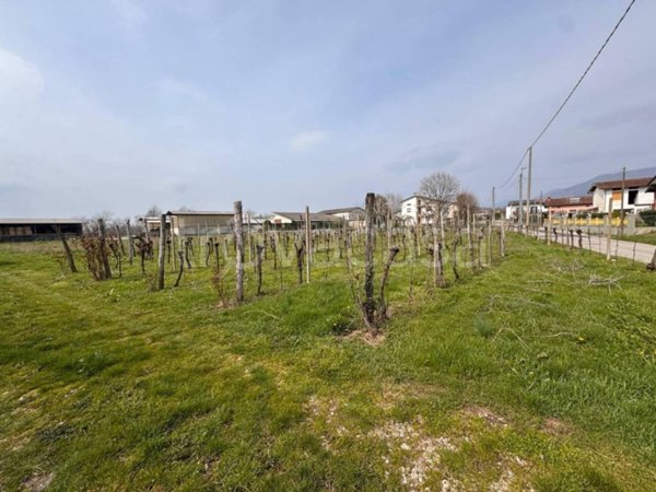 locale commerciale in vendita a Povoletto