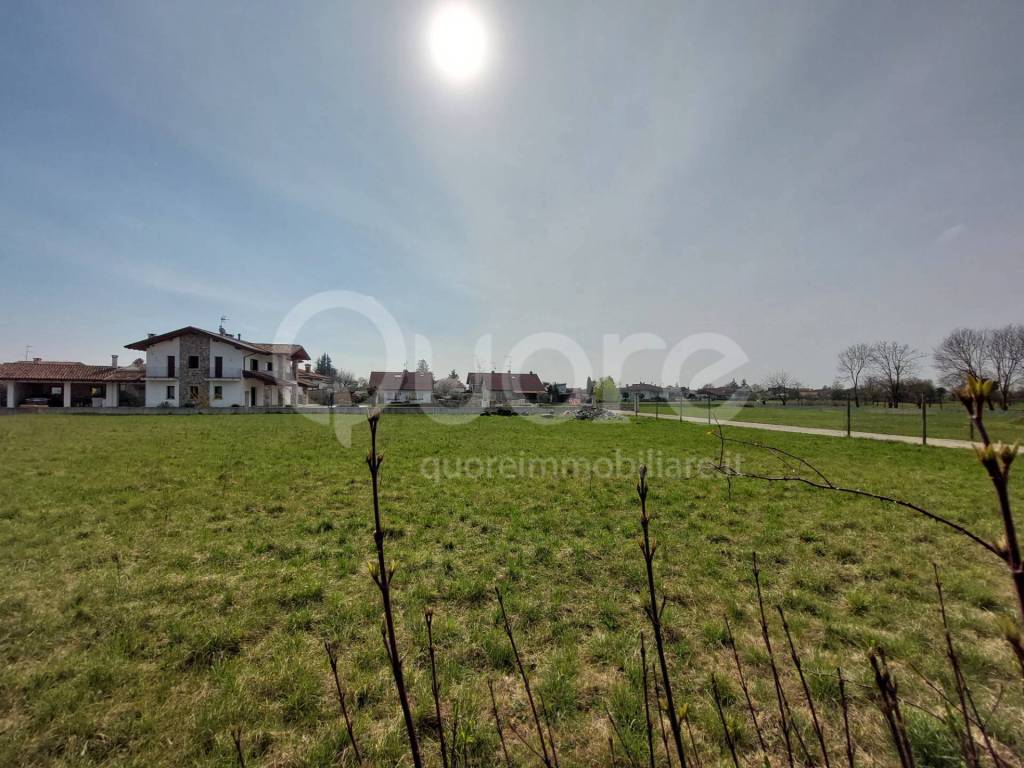 terreno edificabile in vendita a Povoletto in zona Primulacco