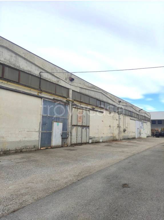 locale commerciale in vendita a Povoletto