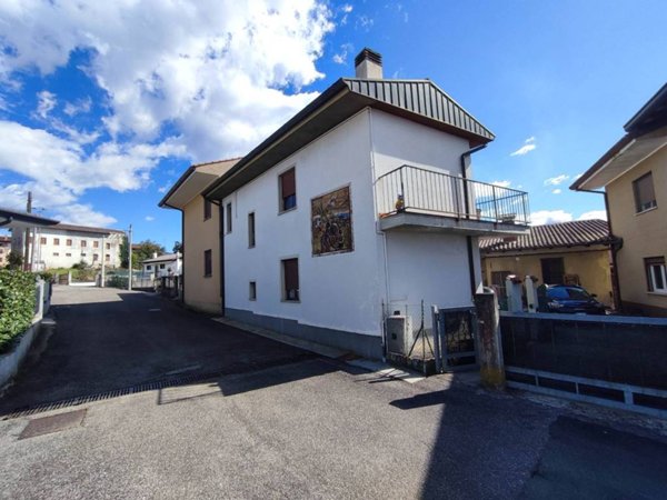 casa indipendente in vendita a Povoletto in zona Savorgnano