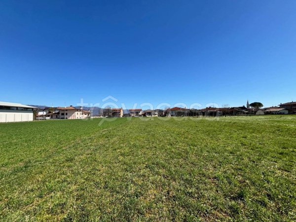 terreno edificabile in vendita a Povoletto in zona Grions