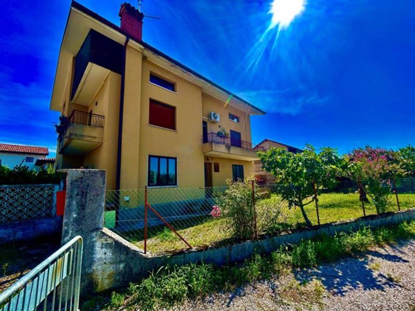 appartamento in vendita a Povoletto in zona Savorgnano