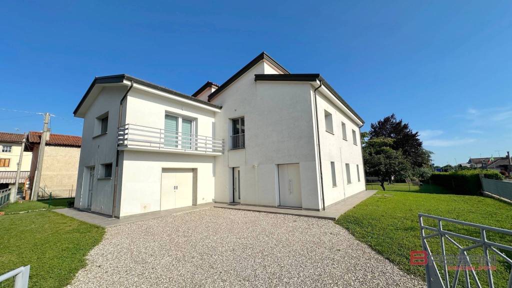 casa indipendente in vendita a Pozzuolo del Friuli