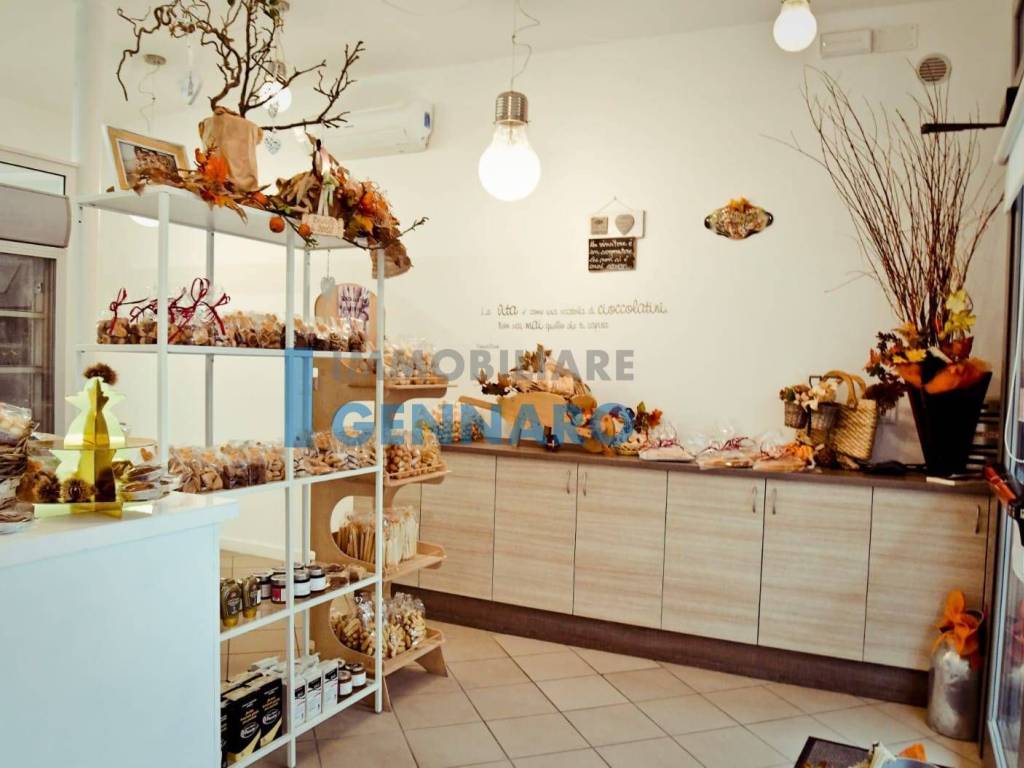 locale commerciale in vendita a Pozzuolo del Friuli in zona Zugliano