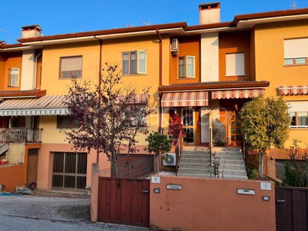 casa indipendente in vendita a Pozzuolo del Friuli in zona Cargnacco