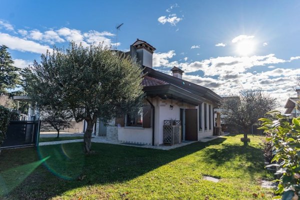 casa indipendente in vendita a Pozzuolo del Friuli in zona Zugliano