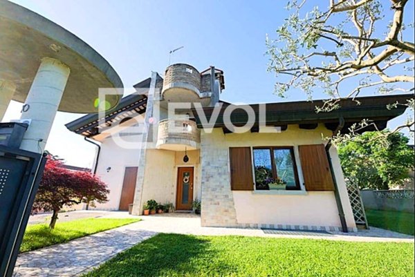 casa indipendente in vendita a Pozzuolo del Friuli